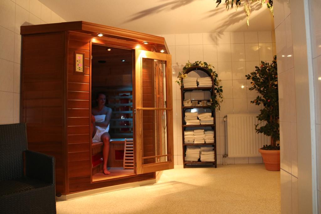 Hotel Restaurant 'T Klokje เรอเนสเซอ ภายนอก รูปภาพ