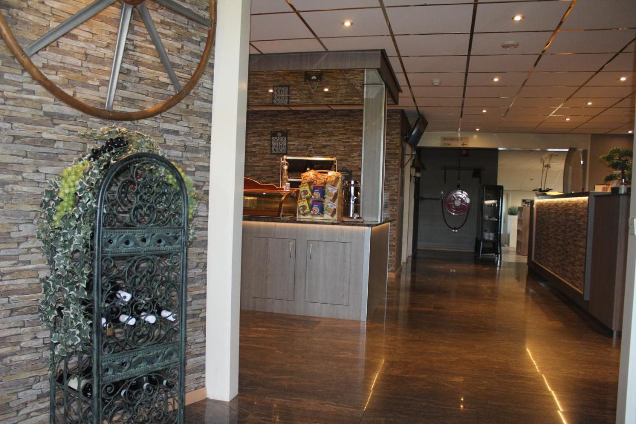 Hotel Restaurant 'T Klokje เรอเนสเซอ ภายนอก รูปภาพ
