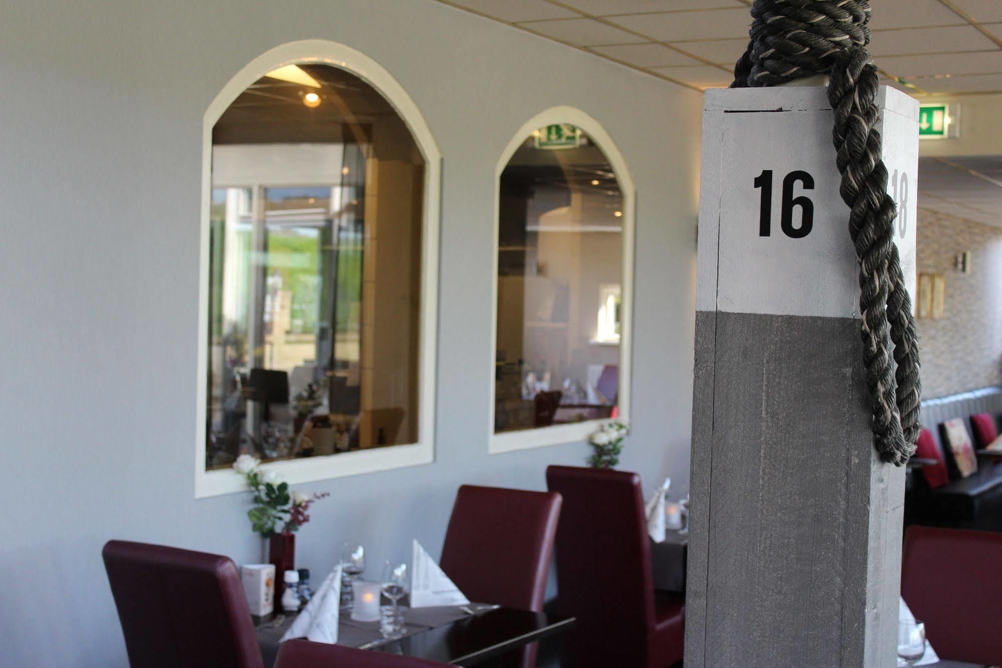 Hotel Restaurant 'T Klokje เรอเนสเซอ ภายนอก รูปภาพ