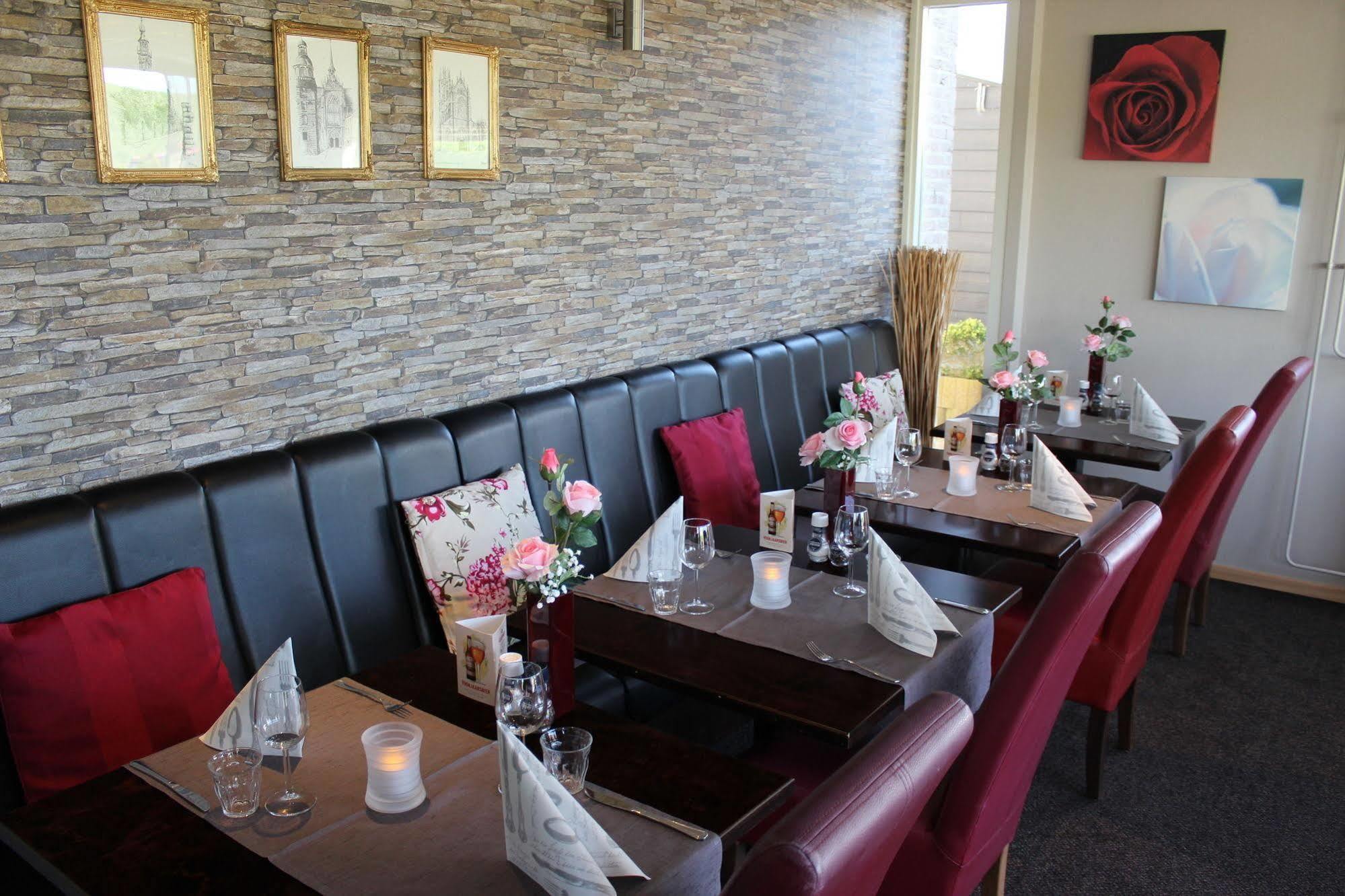 Hotel Restaurant 'T Klokje เรอเนสเซอ ภายนอก รูปภาพ